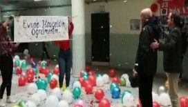 Kanseri yenen öğretmenlerini coşkuyla karşıladılar