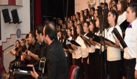 10 dilde 100 öğrenci konser verdi