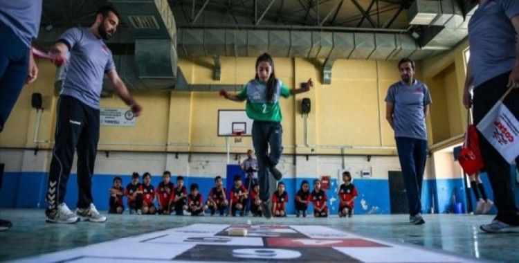 Diyarbakırlı çocuklar geleneksel oyunlarla sosyalleşiyor