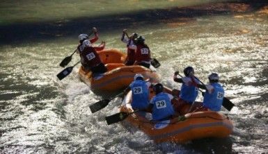 Rafting Dünya Şampiyonası'nda gece yarışları yapıldı