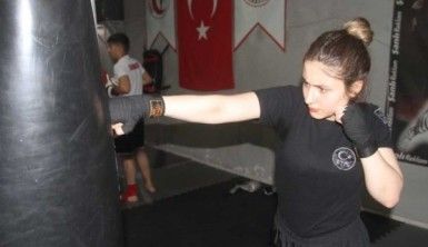 Elif, Kick Boks'ta Milli Takım'a yükselmek istiyor