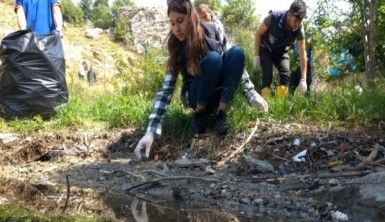 Balık adamlar su altını, gönüllüler kıyıları temizledi