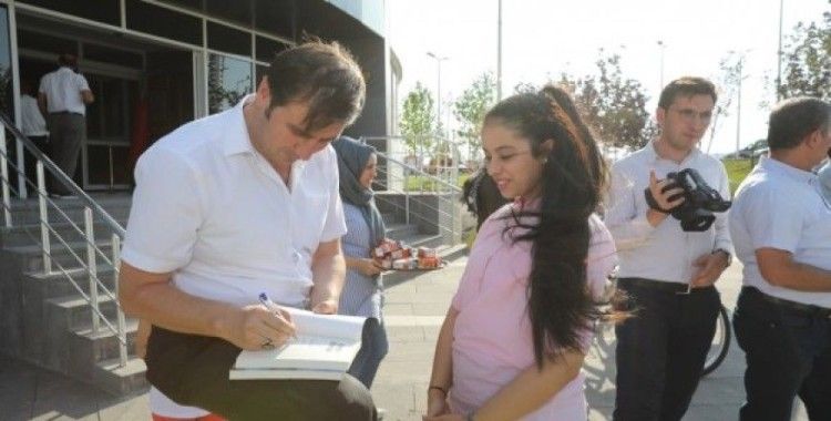 15 Temmuz'u sosyal medyada en çok paylaşan öğrencilere bisiklet hediye edildi