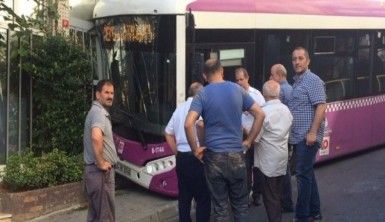 Kağıthane’de freni boşalan halk otobüsü iş yerine girdi