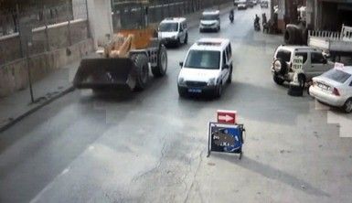 Maaşını alamayınca hem kepçeyi hem polis memurunu kaçırdı