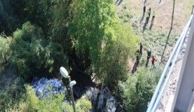 Kocaeli TEM'de viyadükten uçan hurda yüklü tır sürücüsü öldü