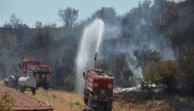 İzmir'de makilik alanda yangın