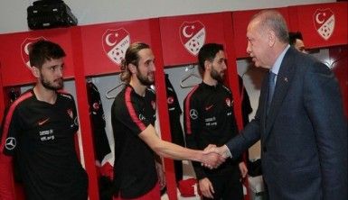 Cumhurbaşkanı Erdoğan, A Milli Futbol Takımı'nı tebrik etti