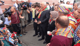 Diyarbakır'da HDP il binası önünde oturma eylemi yapan ailelere destek ziyaretleri sürüyor