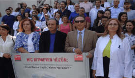 Bıçaklanan doktora meslektaşlarından destek, şiddete tepki