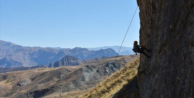 Hakkari'de geleceğin dağcıları yetişiyor