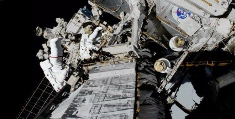 NASA’nın ilk kez sadece kadınlardan oluşan ekibi uzay yürüyüşünü tamamlandı