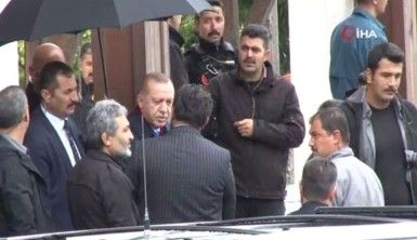 Cumhurbaşkanı Erdoğan cuma namazını Kerem Aydınlar Camii'nde kıldı