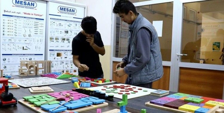 Bursa'nın tematik lisesinden 'ahşap zeka oyunu' ihracatı