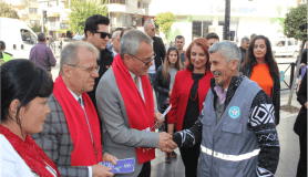 Vali Deniz organ bağışı için broşür dağıttı