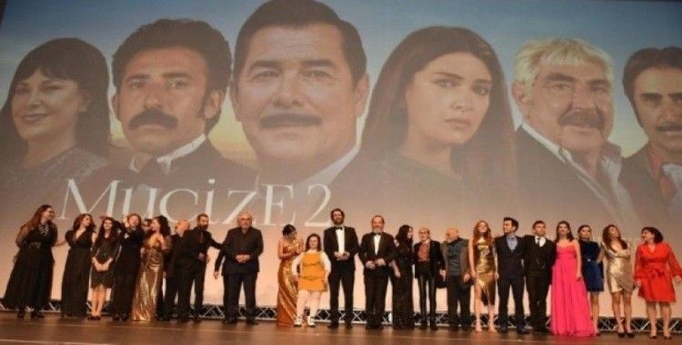 "Mucize 2 Aşk" filminin ekibi tam kadro İzmir galasına katılacak