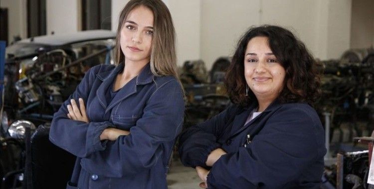 Otomobilin 'kadın ustaları' olabilmek için ter döküyorlar