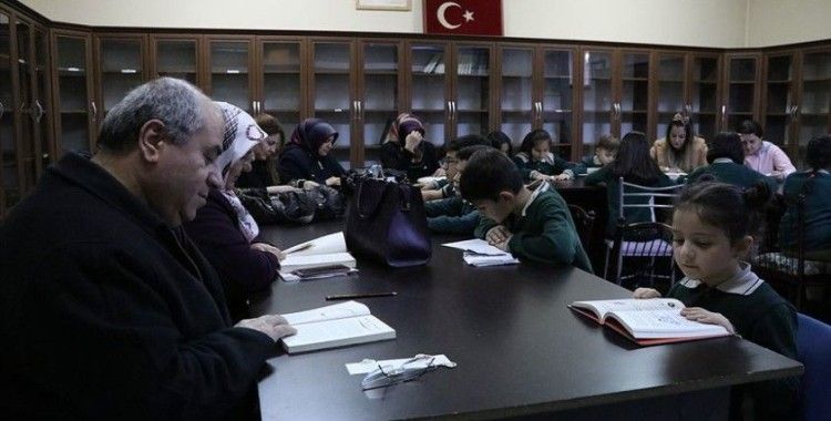 Niğde'deki ilkokulda çarşamba günleri 5. ders zili veliler için de çalıyor