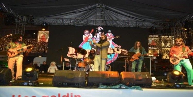 İzmit 2020’ye Retrobüs konseriyle girdi