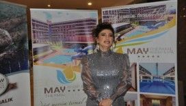 Sandıklı’da yılbaşı akşamı Nadide Sultan rüzgarı esti