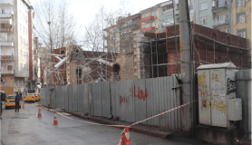 İzmit’te tarihi caminin duvarları restorasyon sırasında yıkıldı