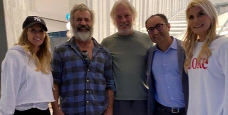 Begüm ve Adnan Şen çifti evlerinde Mel Gibson'ı ağırladı