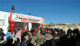 Kızılay Tel Abyad'da sevgi mağazası açtı