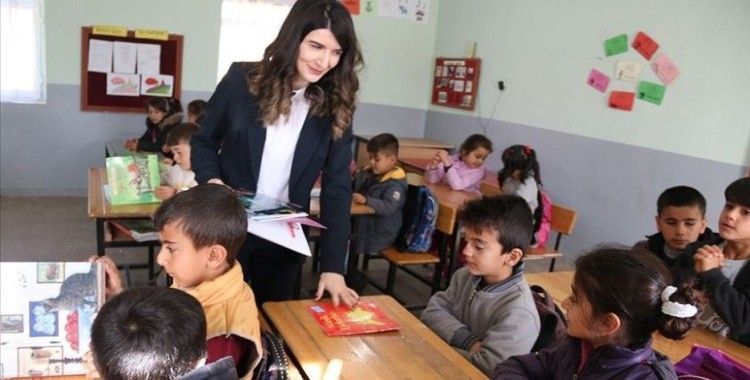 Cumhuriyet savcısı Diyarbakır'da 1300 çocuğu kitapla buluşturdu