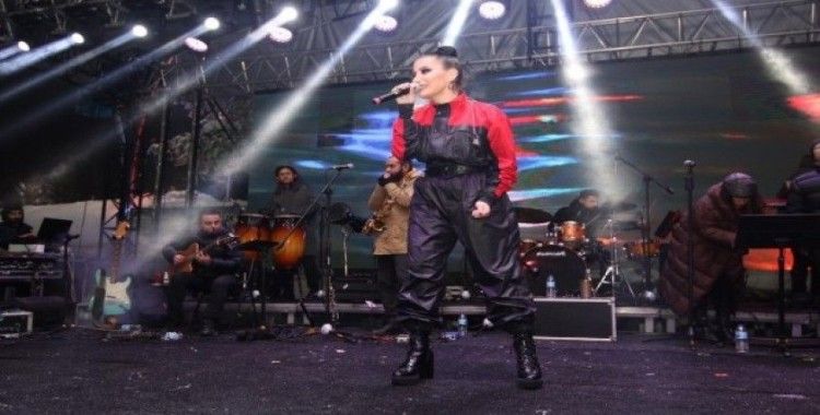 İrem Derici eksi 4 derecede sevenlerini coşturdu