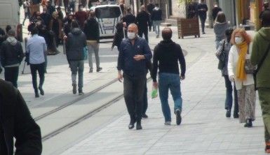 Taksim Meydanı ve İstiklal Caddesi bugün de doldu