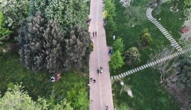 Maçka Parkı'na giden vatandaşların yoğunluğu havadan görüntülendi