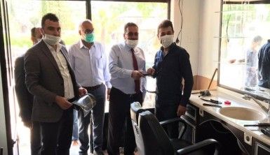 Test sonucu pozitif çıkan berbere maske veren başkanın sonucu negatif çıktı