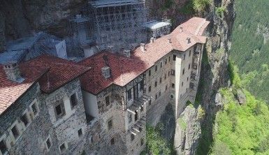 Sümela Manastırı'ndaki restorasyon çalışmaları havadan ve manastırın içinden görüntülendi