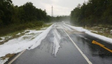 Çatalca'da dolu yağışı sürücülere zor anlar yaşattı