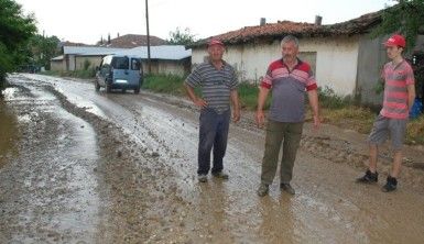 Malkara'da dere taştı, yollar bataklığa döndü