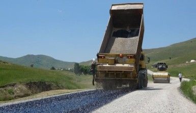 Köy yollarında asfaltlama sezonu başladı