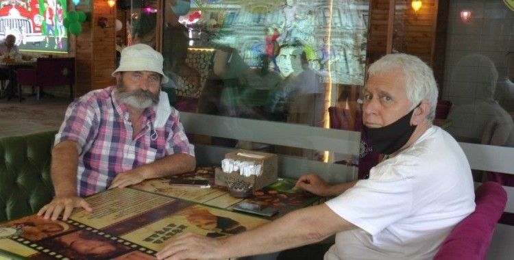 Ümraniye'de sosyal mesafeli Yeşilçam konseptli kafe açıldı