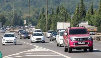 Sakarya TEM Otoyolu'nda bayram trafiği