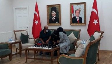 Evlat nöbeti tutan bir aile daha çocuğuna kavuştu