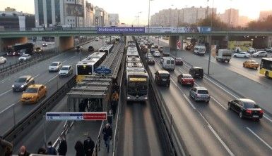 Kısıtlama sonrası trafik yoğunluğu oluştu