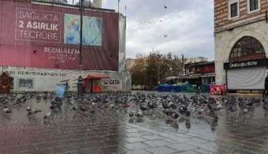 Eminönü Meydanı boş kaldı