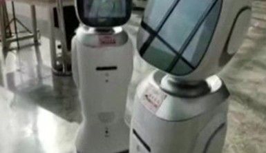 Çin'de iki robotun tartıştığı anlar sosyal medyada gündem oldu