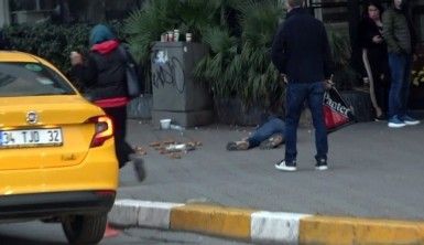 Taksim Meydanı'nda bayılma numarasıyla duygu sömürüsü kamerada