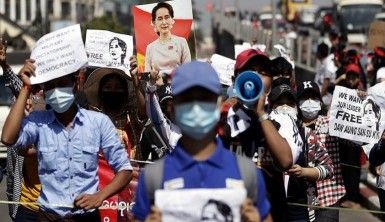 Myanmar'da askeri darbe karşıtı protestolarda 27 kişiye gözaltı