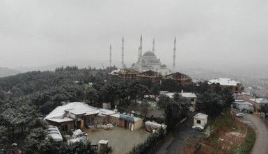 Çamlıca Tepesi beyaz gelinliğini giydi