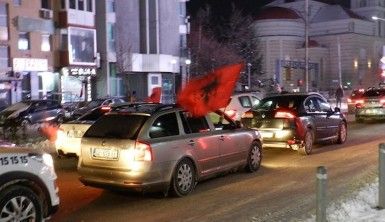 Kosova'da Covid-19 salgınına rağmen seçim zaferi kutlandı