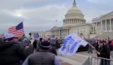 Pelosi, Kongre Binası saldırısında ölen polis onuruna Kongre’de bayrakların yarıya indirilmesini istedi