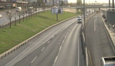 İstanbul'da kısıtlama nedeniyle haftanın ilk gününde yollar boş kaldı