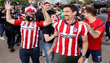 İspanya'da Atletico Madrid taraftarları Covid-19'u unuttu