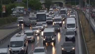 Kısıtlama sonrası İstanbul'da trafik yoğunluğu